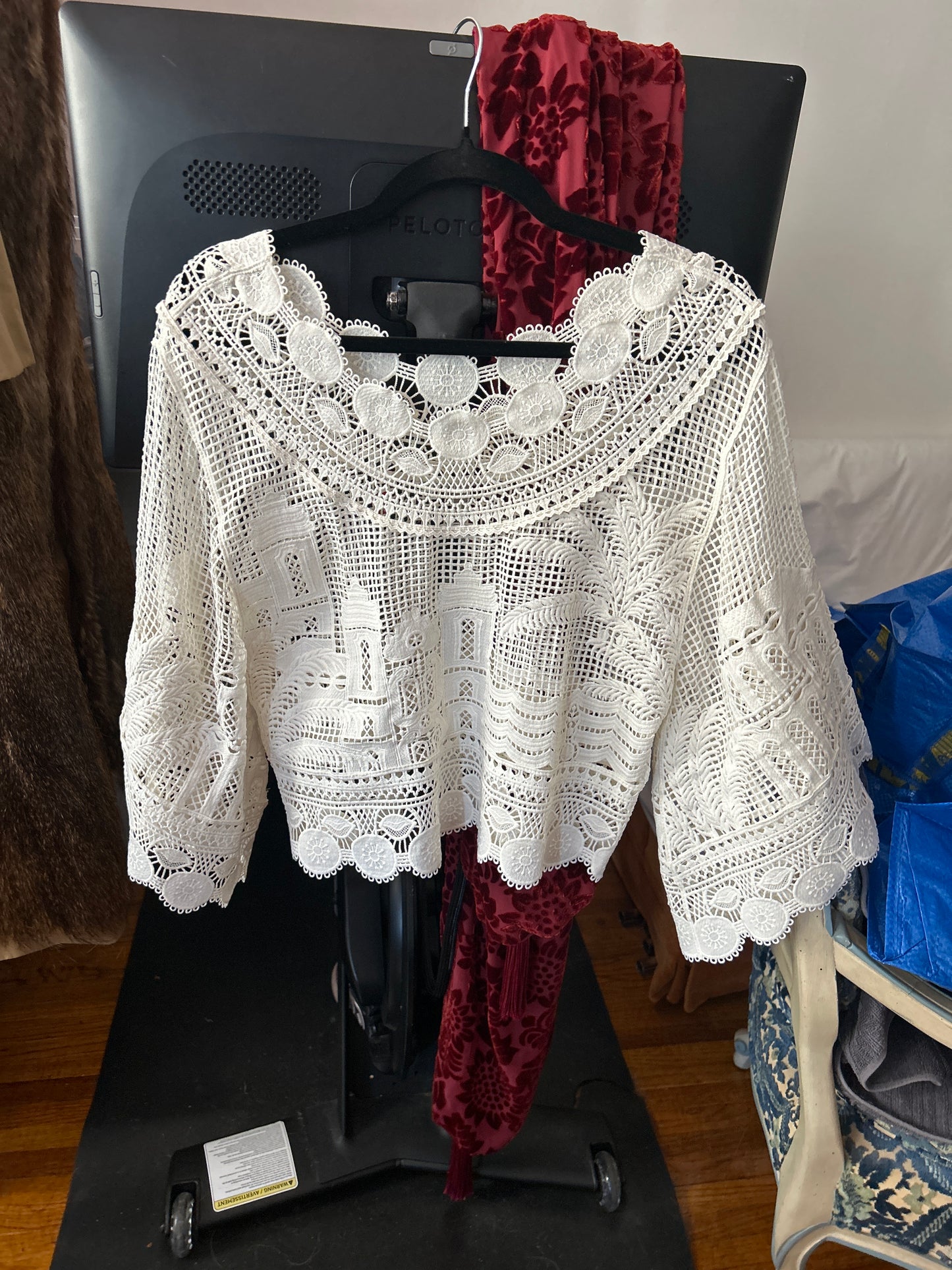JM White lace top 228
