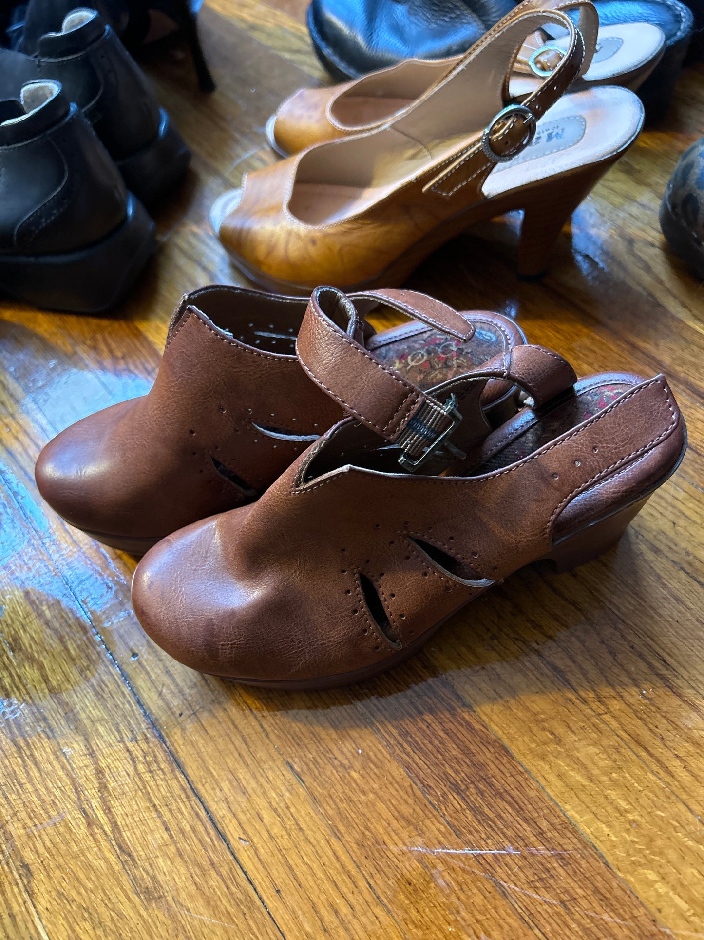 Street rat boc cut out clogs sz 6