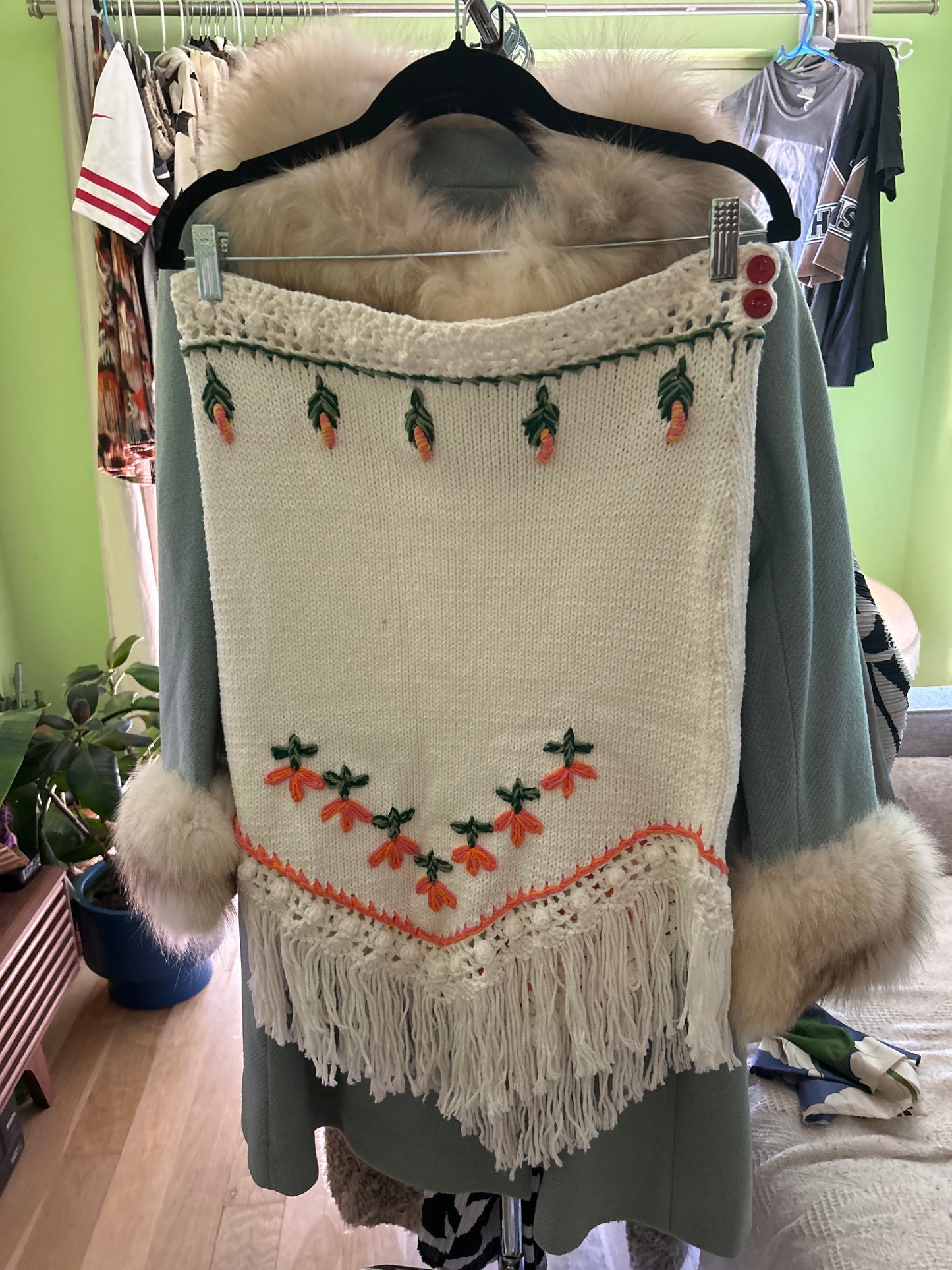 JM White knit skirt with fringe 26