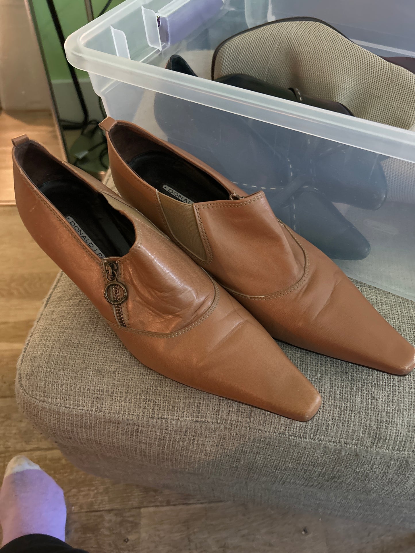STREET RAT tan pointed toe heel