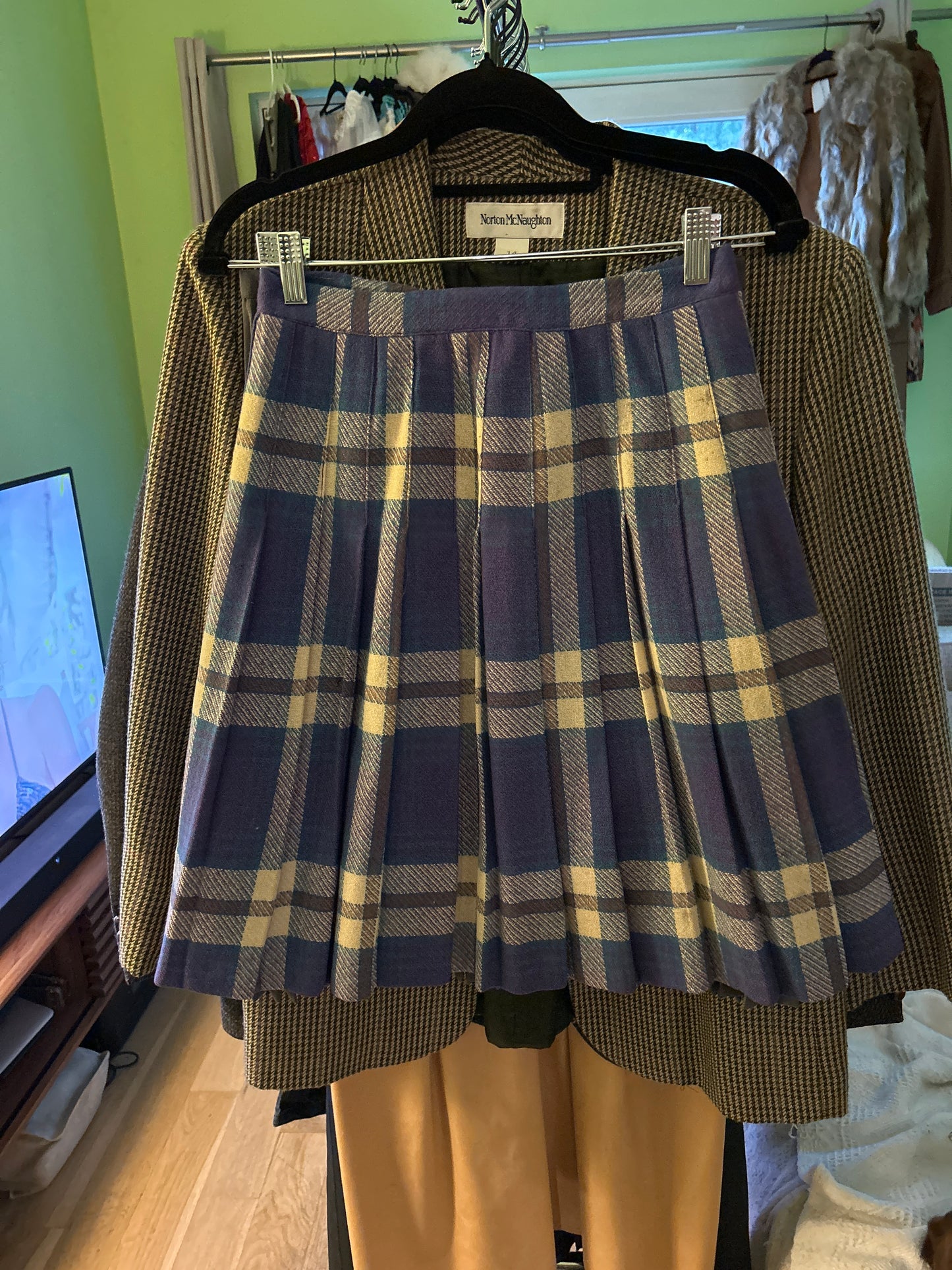 Purple plaid pleated skirt