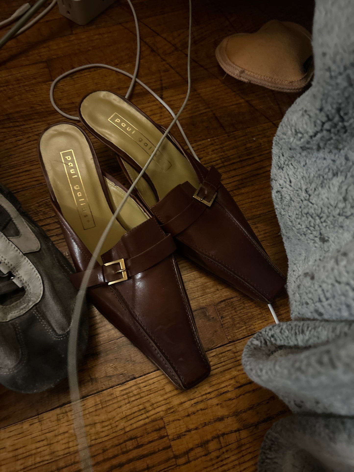 Paul Gallus pointed toe kitten heel