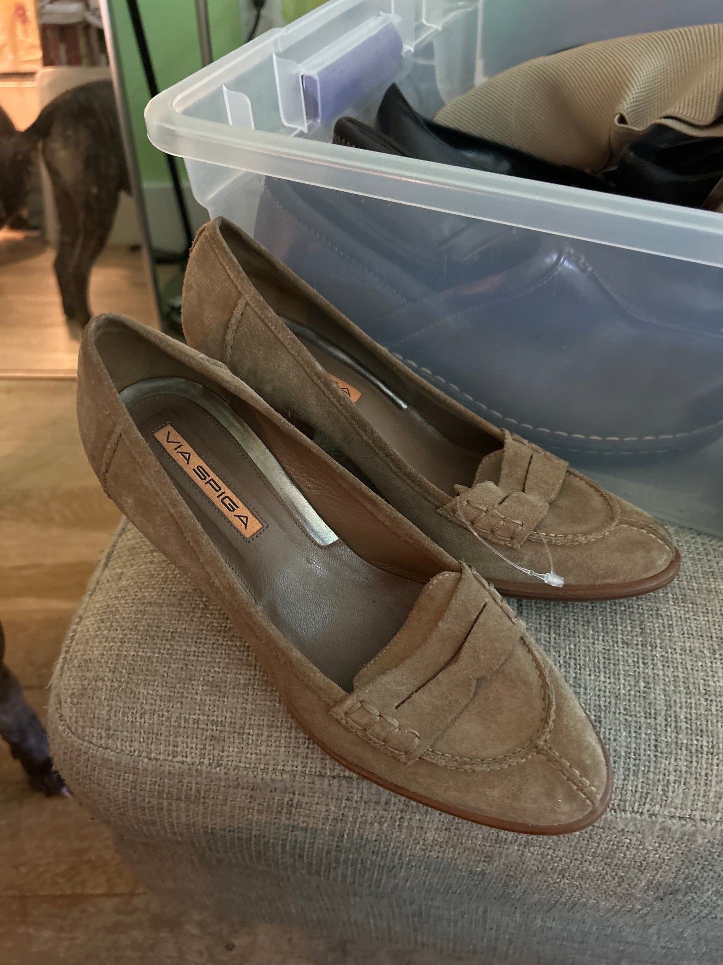 STREET RAT Via spiga tan suede pumps