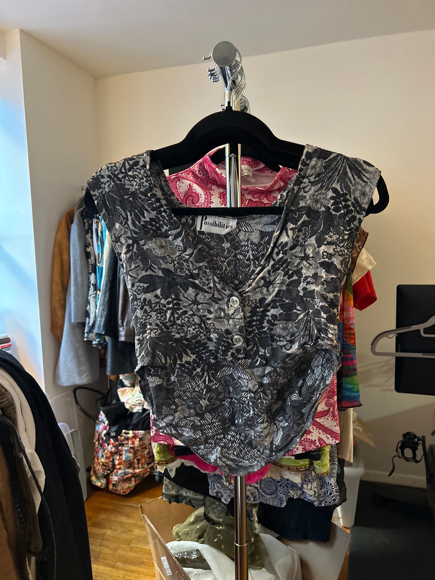 Possibilities gray floral cropped tank