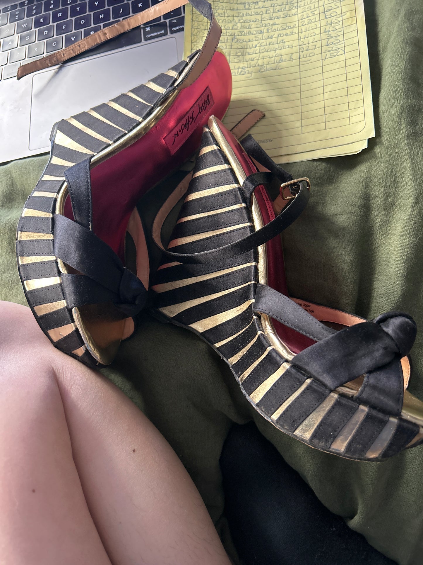 Betsey Johnson gold/black wedge heel JM 282