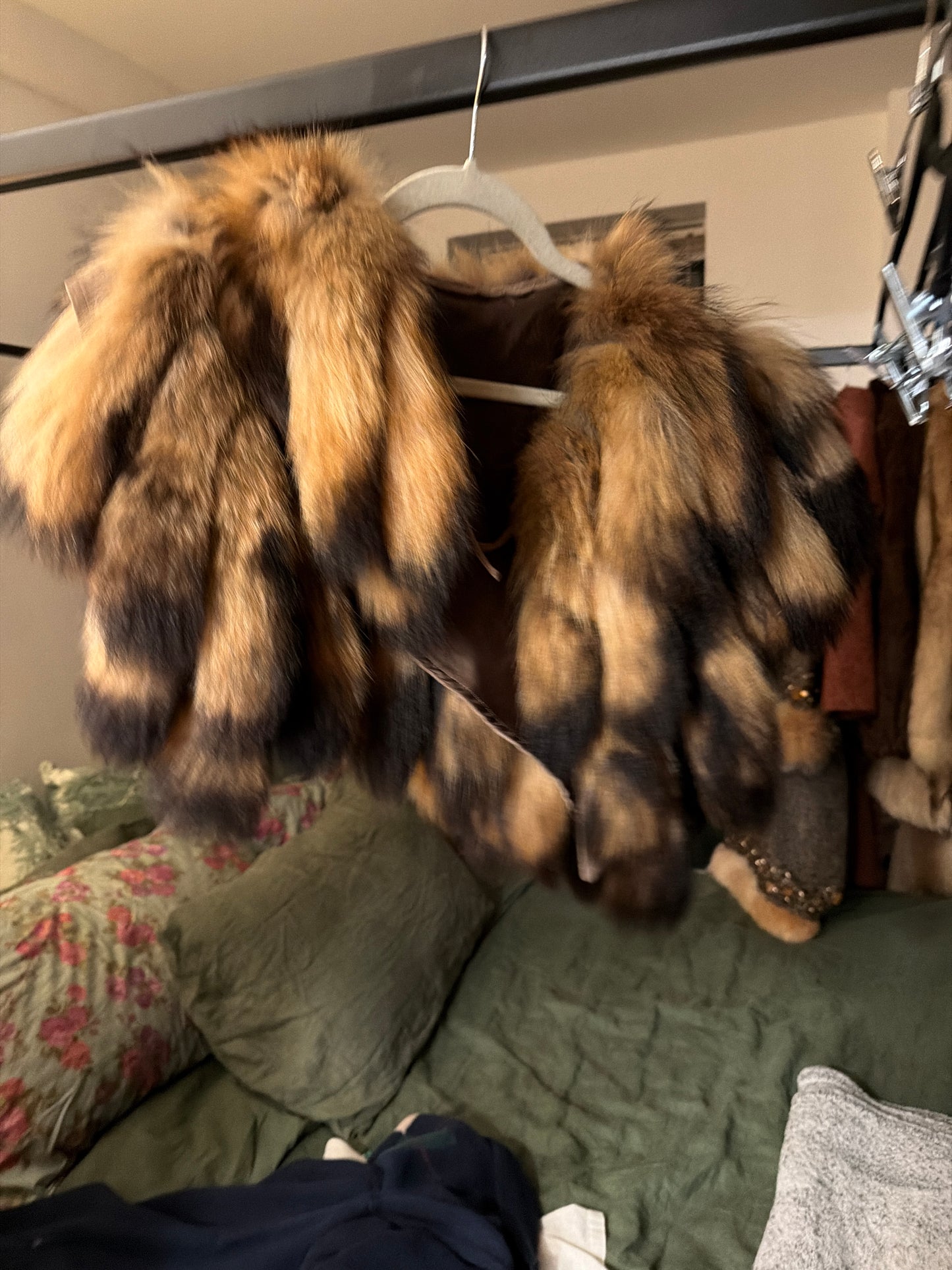 Raccoon tail shawl JM 8