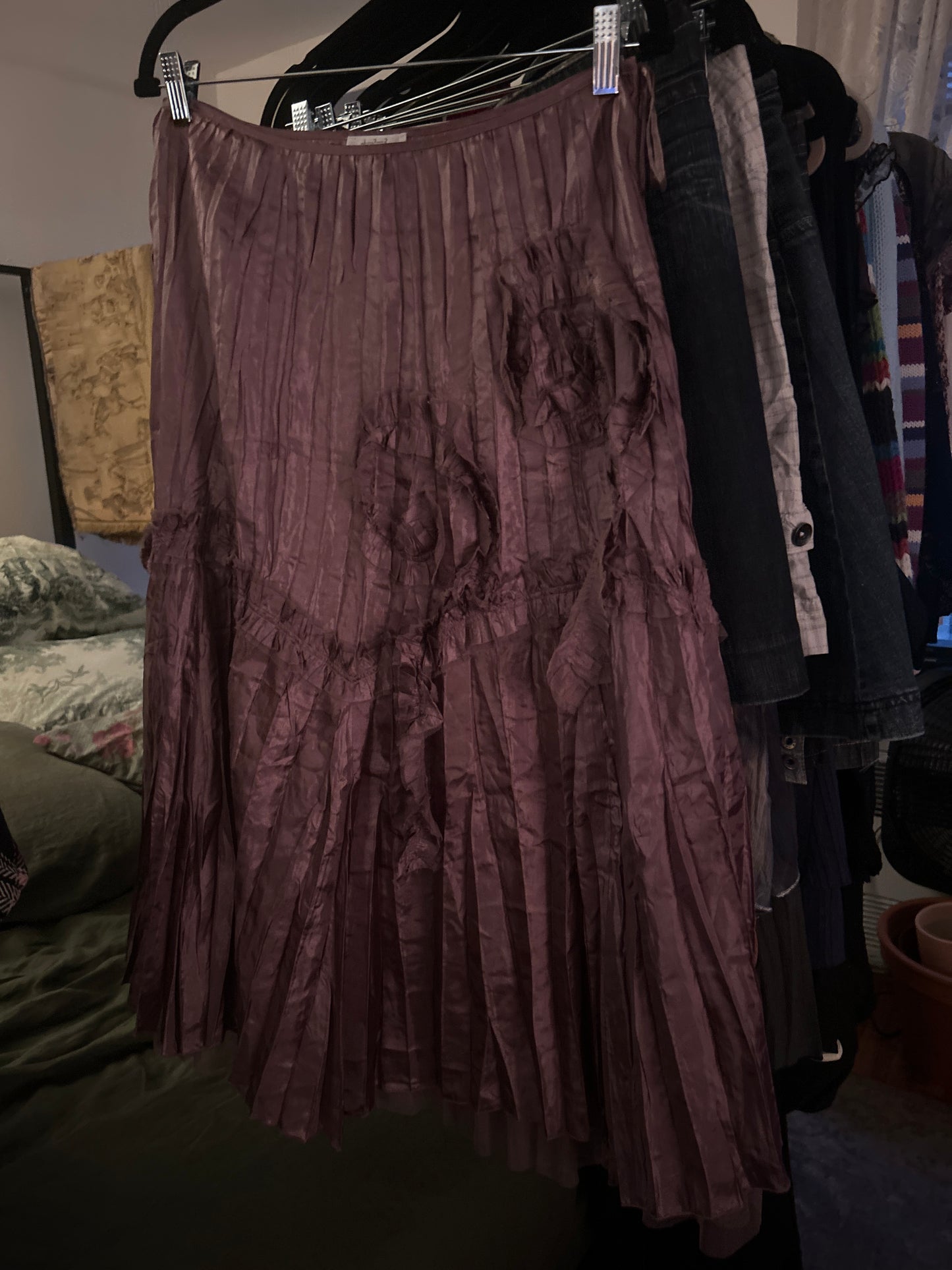 Pleated pink skirt with rosettes