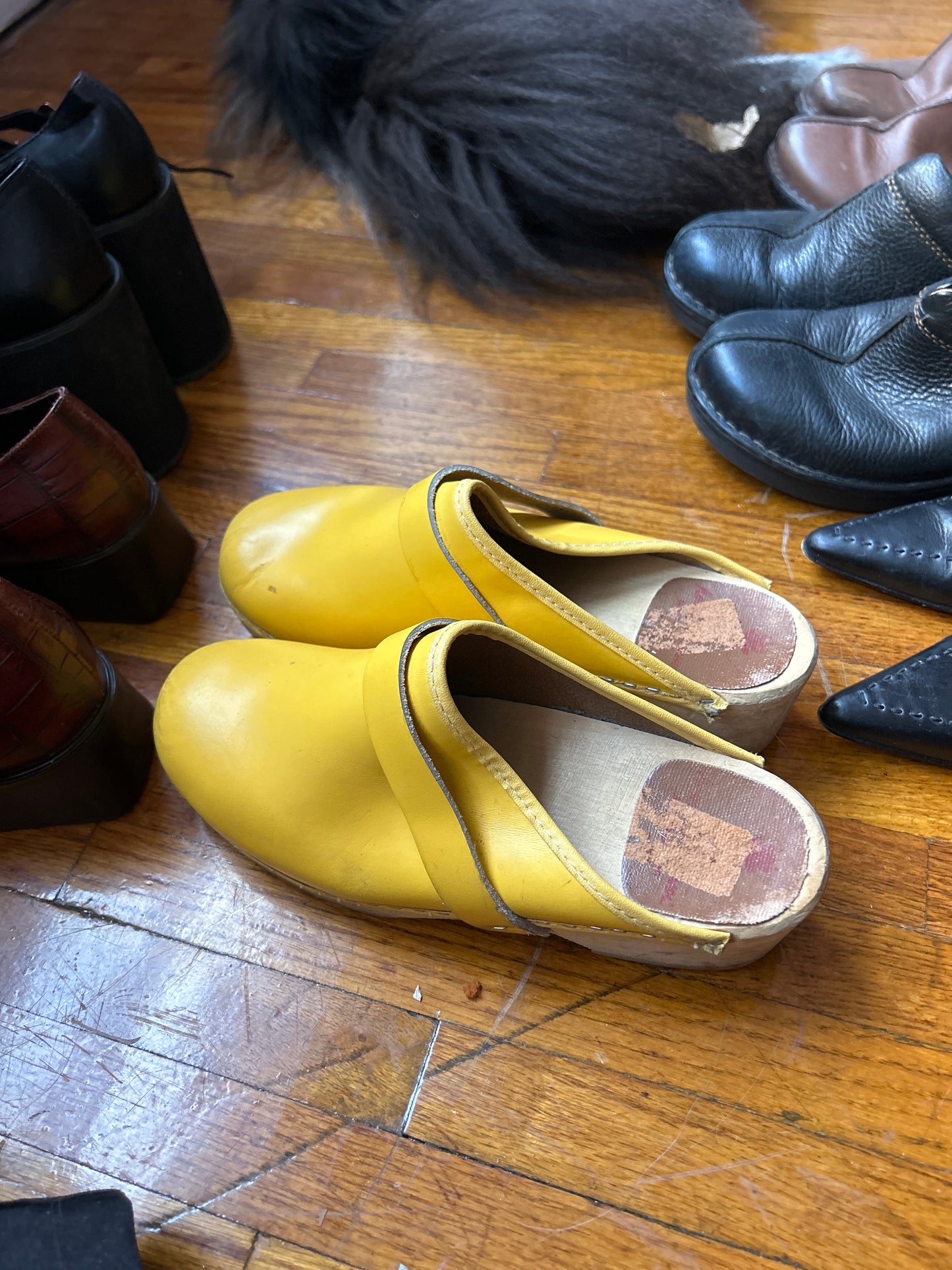 Street rat yellow clogs sz 8