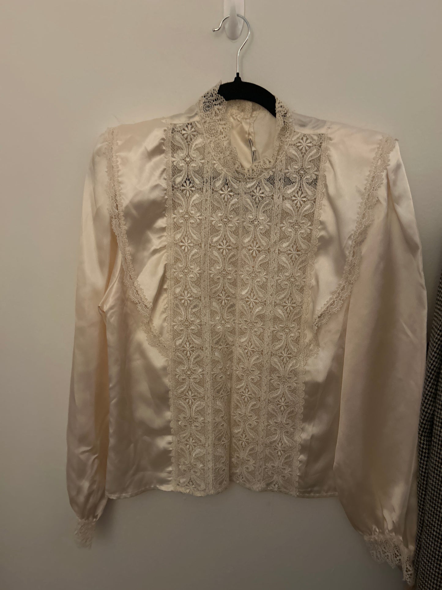JM lace ivory blouse 124