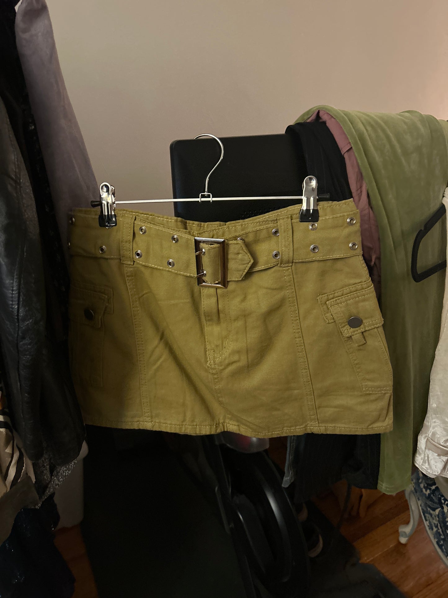 Khaki mini skirt with belt
