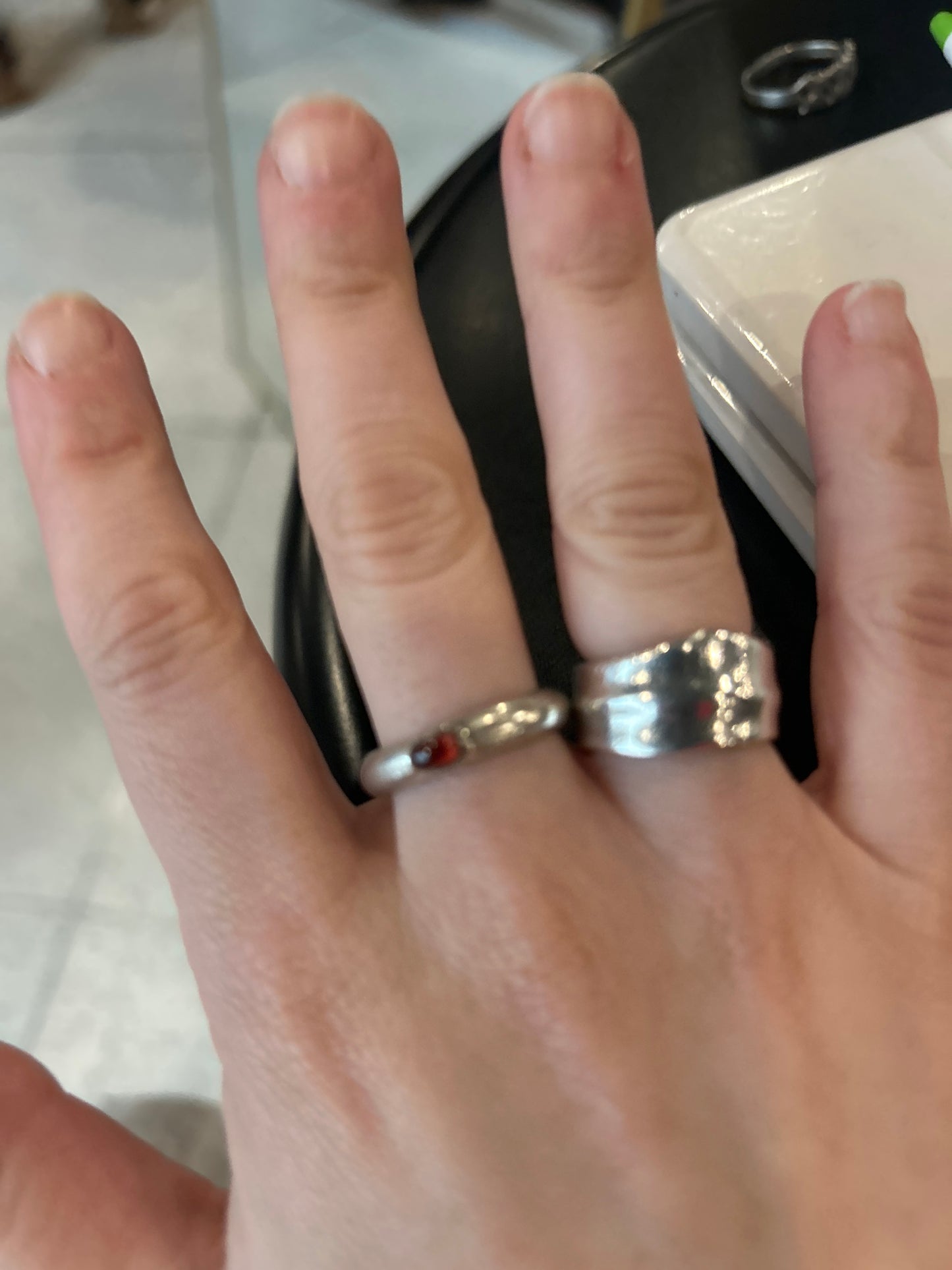 Red stone band ring 01507V