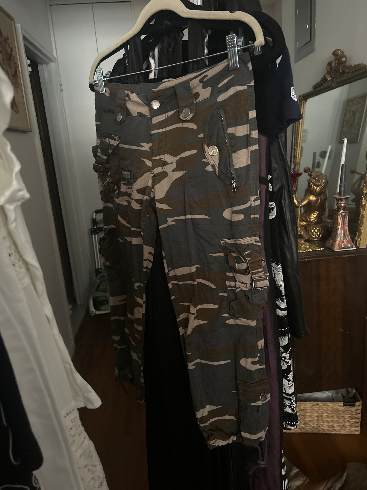 Camo cargo capris