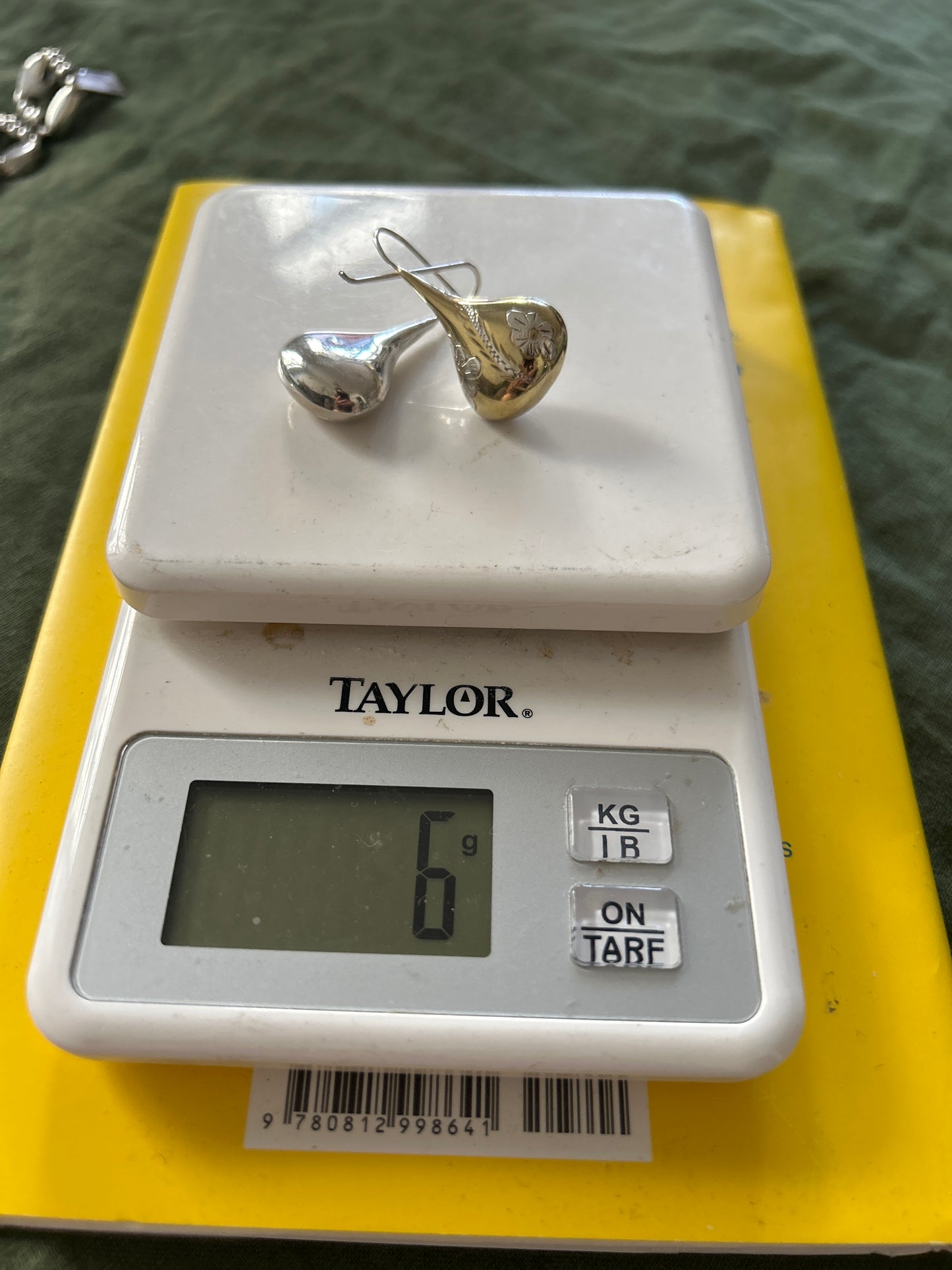 Floral engraved teardrop earrings 01506B