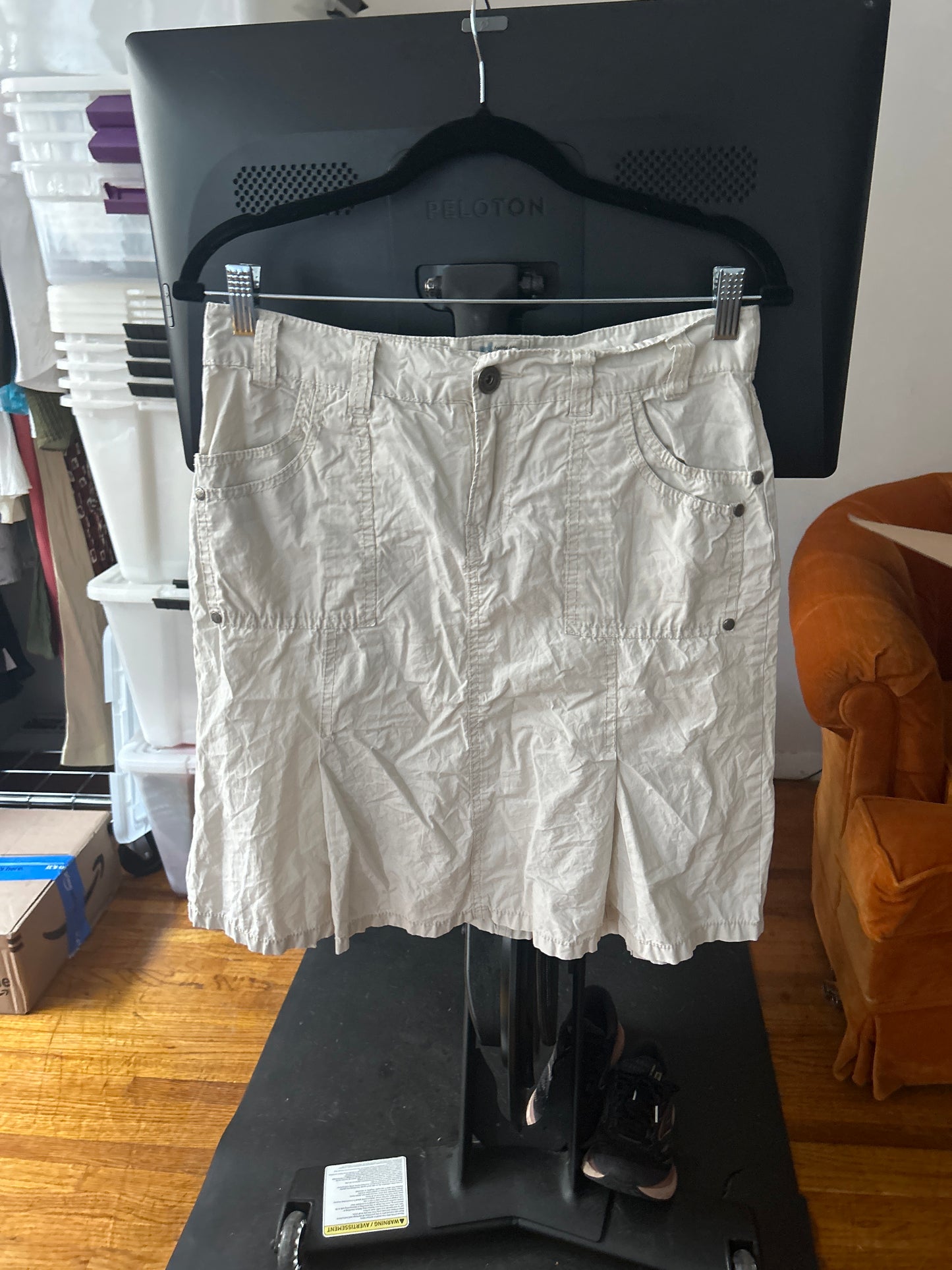 White midi skirt with pleats