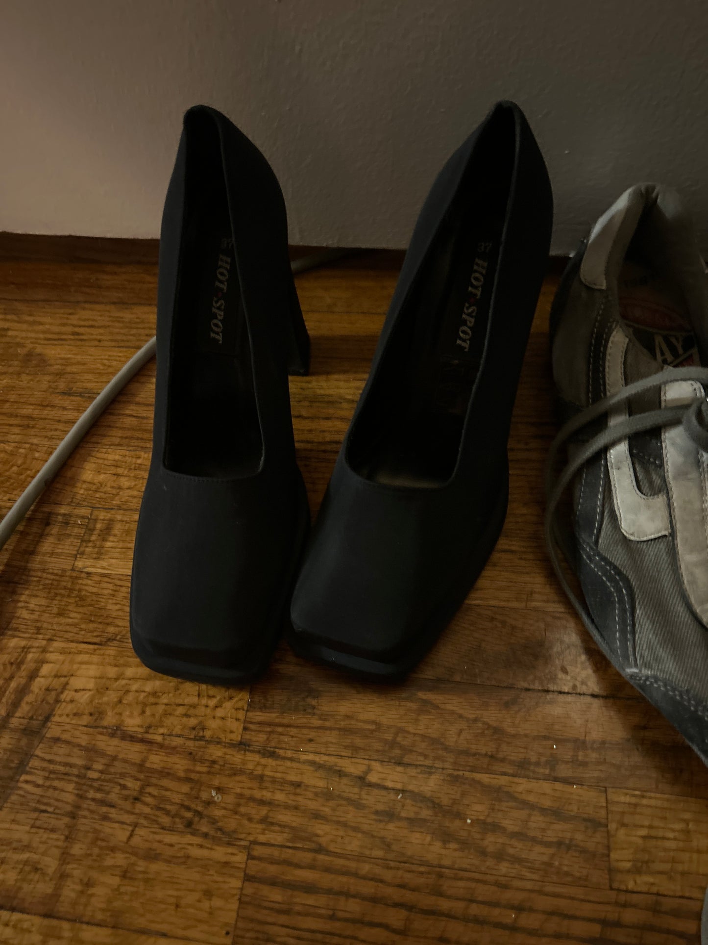 Hot spot black heels
