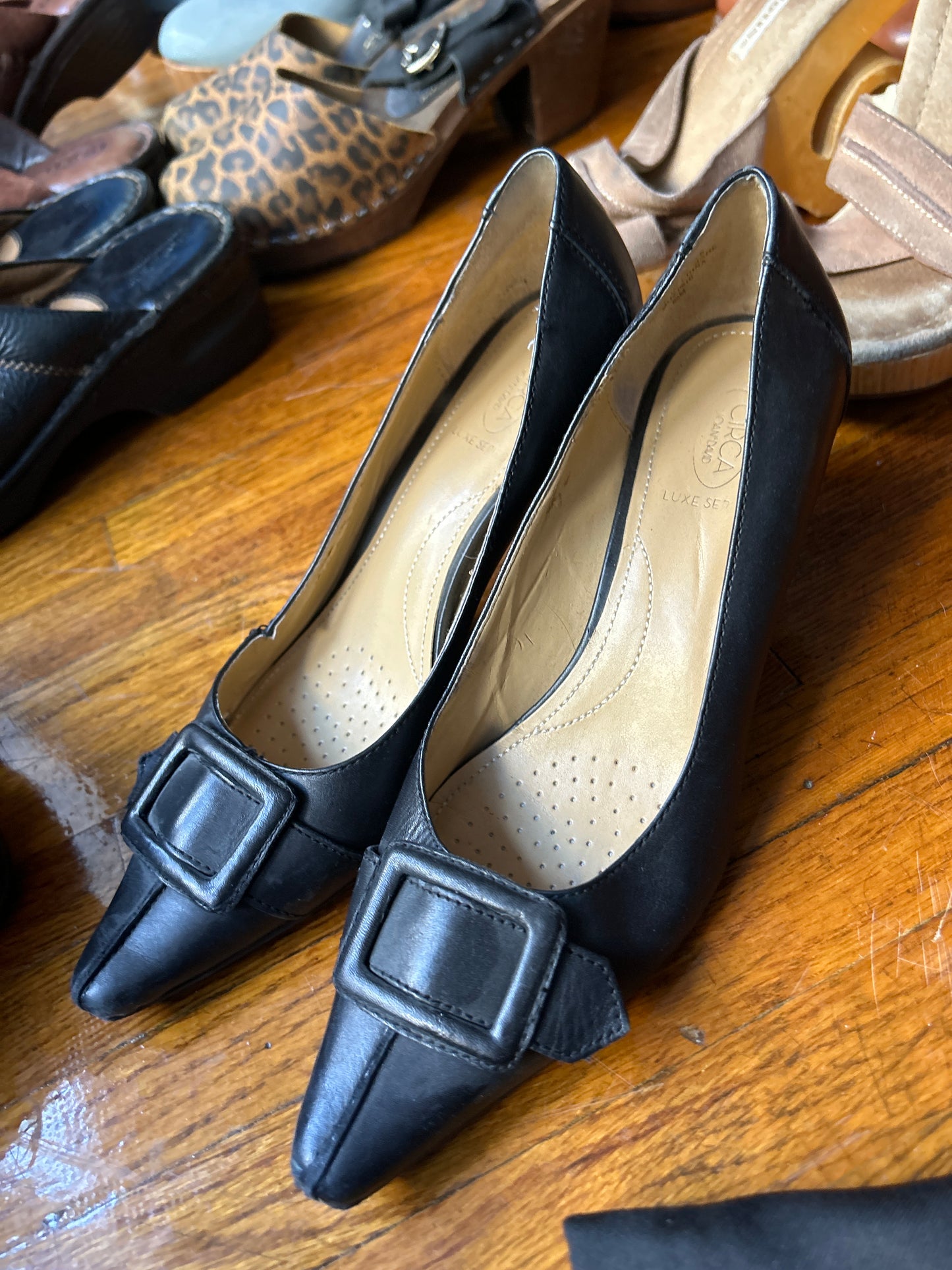 Street rat Black kitten heel with buckle sz 7
