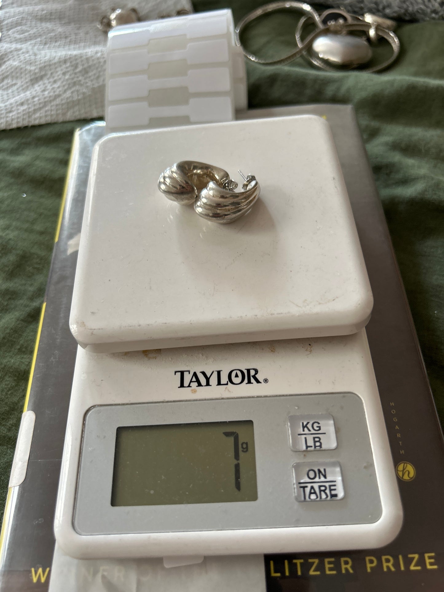 Puff half hoop earrings 01507O