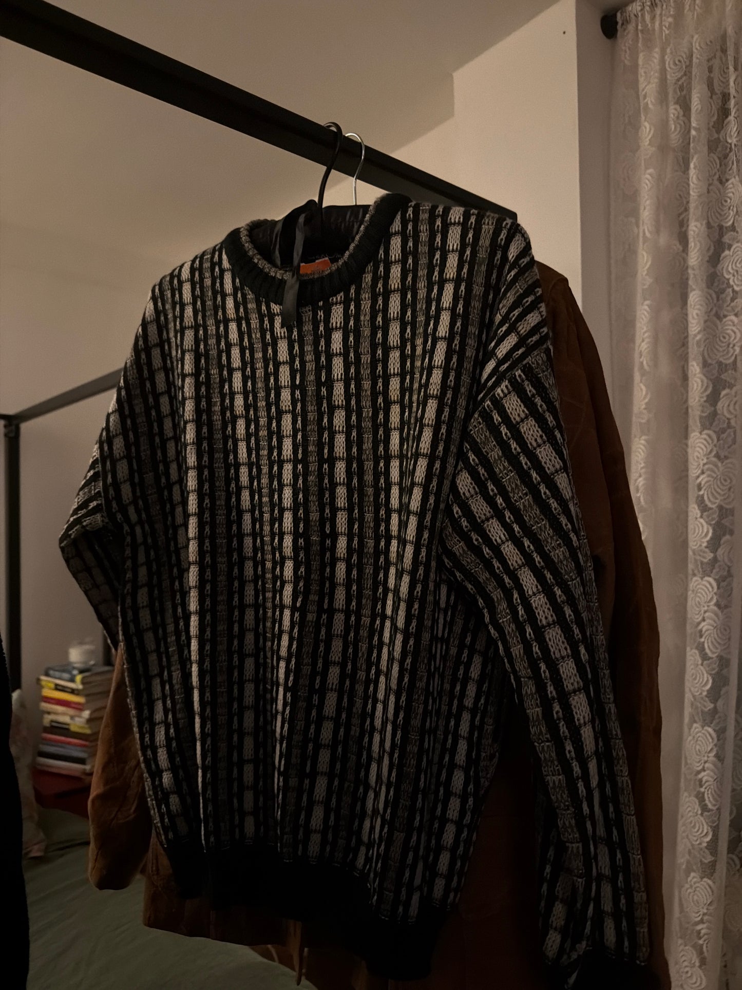 Cherokee black/white sweater
