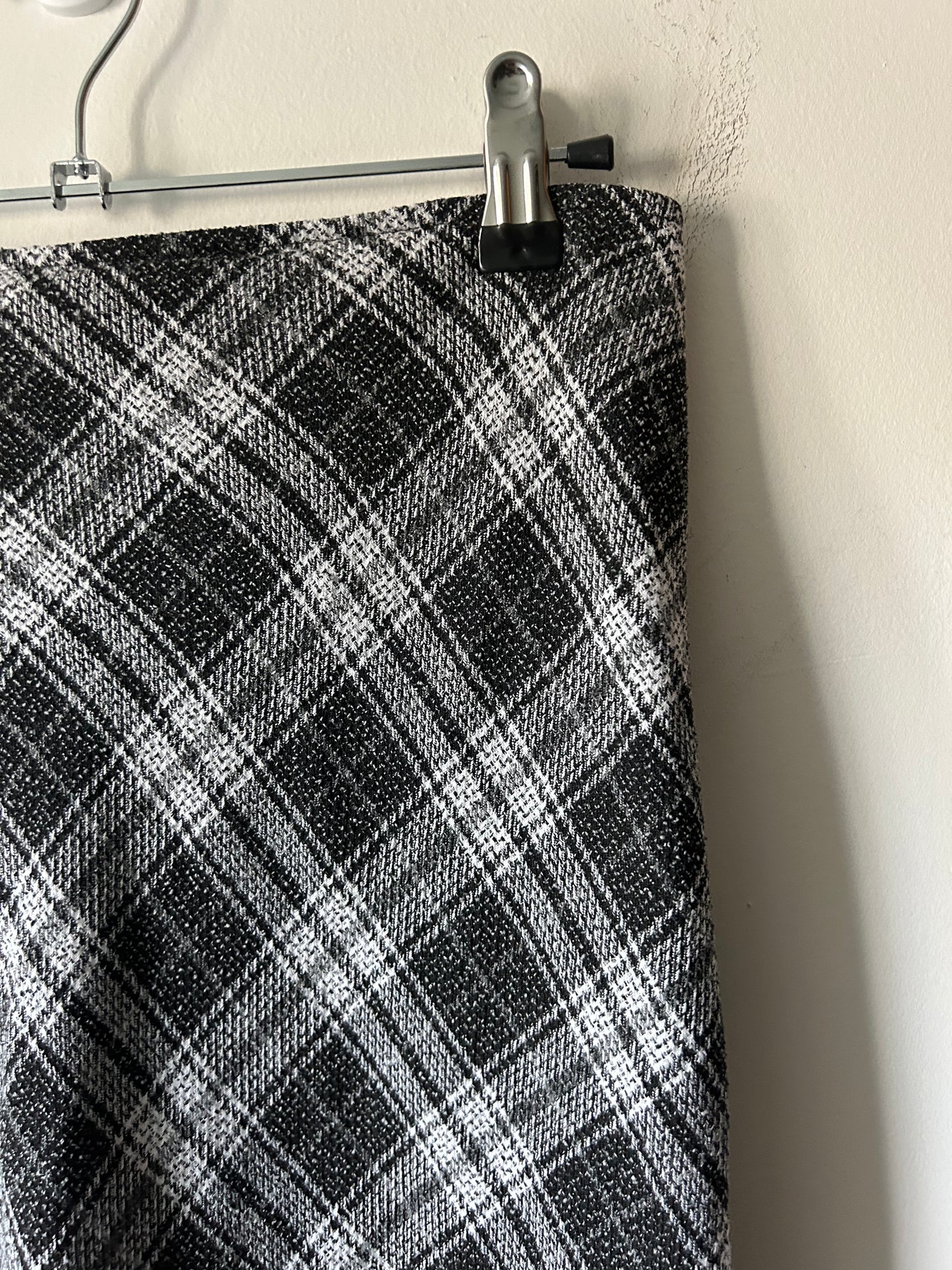 charcoal gray plaid midi pencil skirt