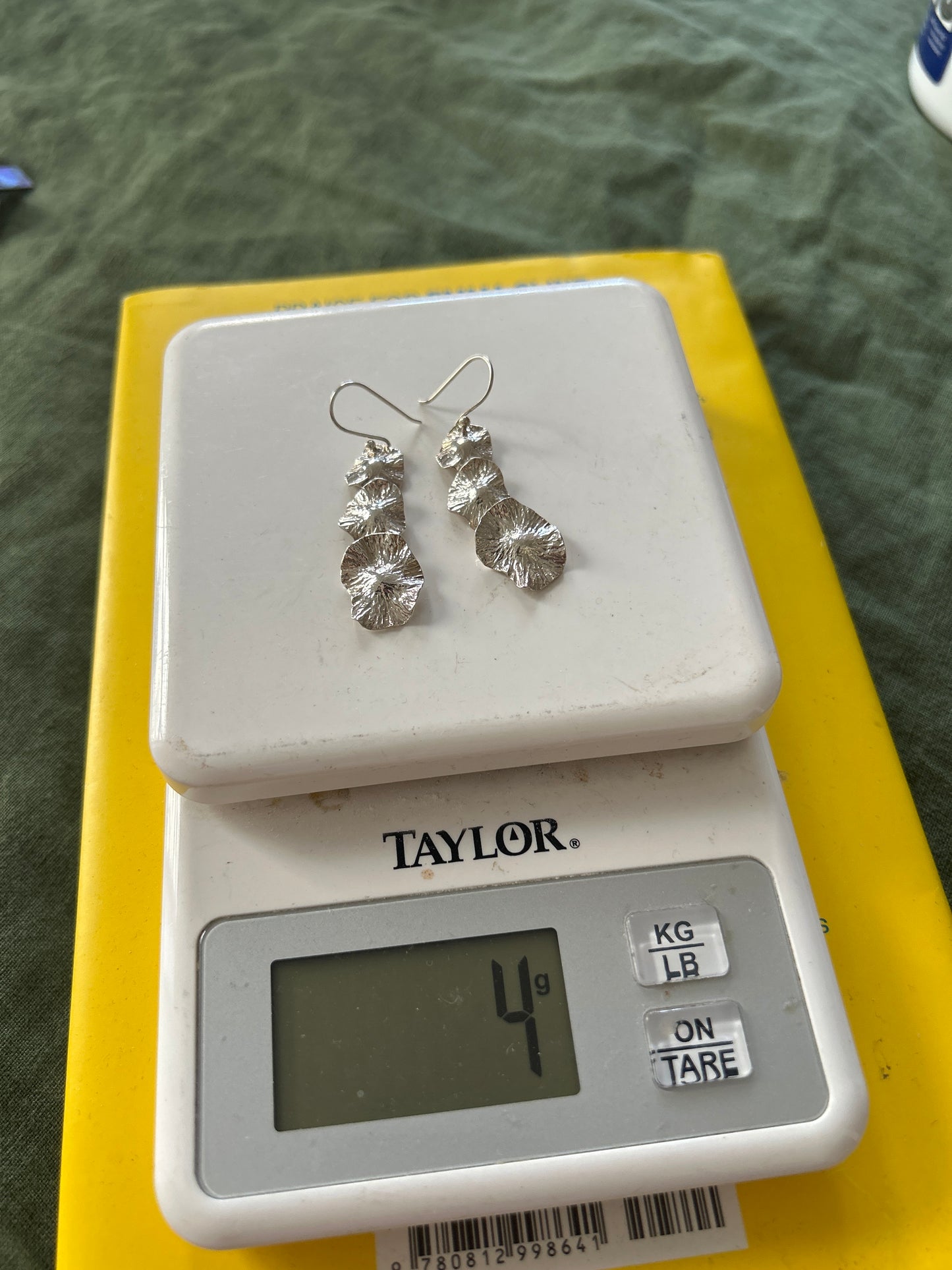 Triple lily pad dangle earrings 015069