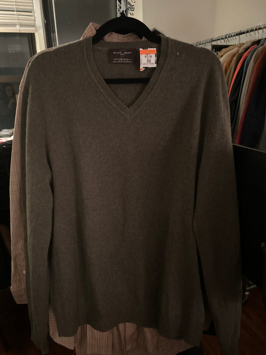 Green cashmere V-neck sweater