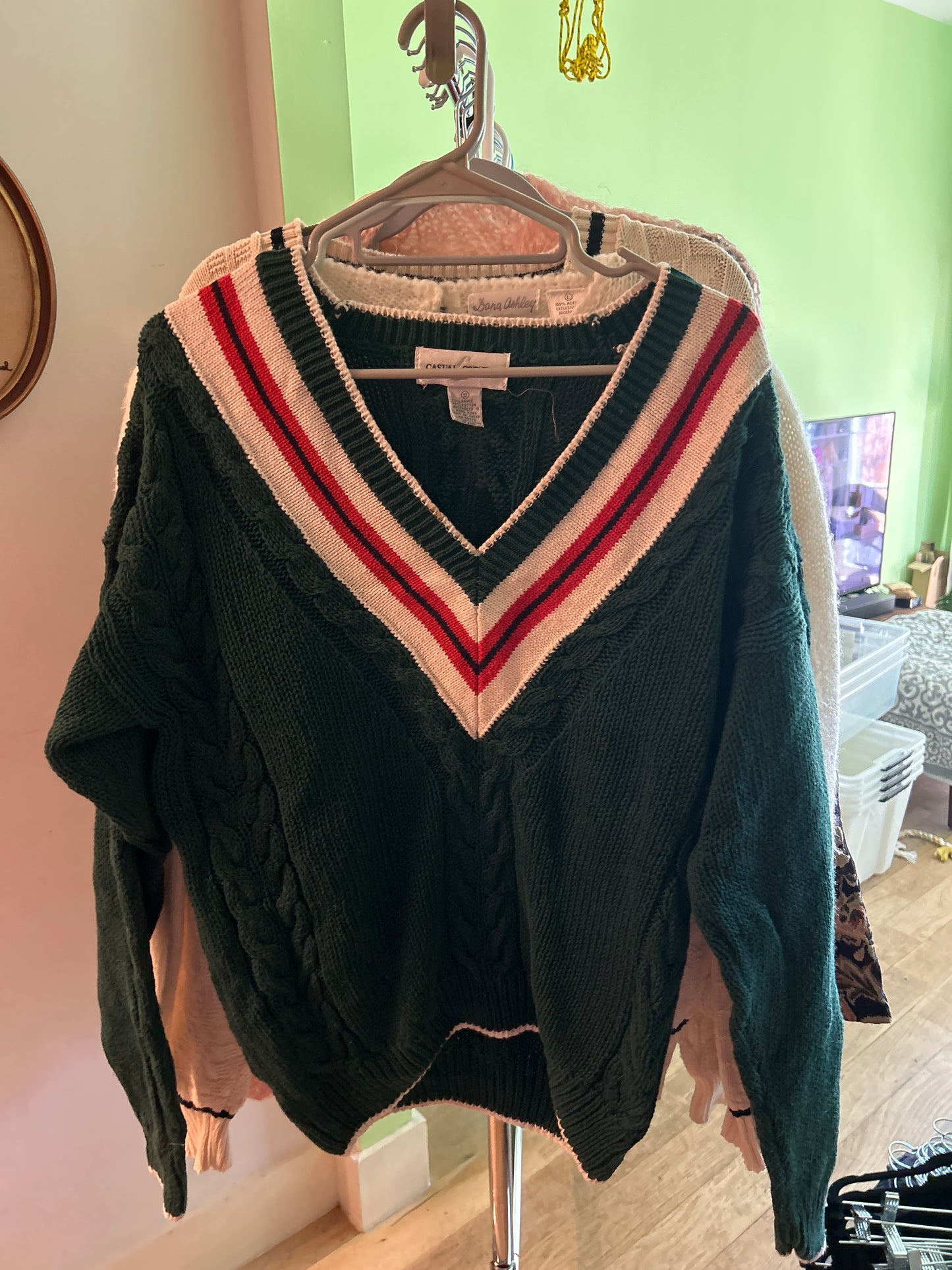 Casual corner green v-neck sweater