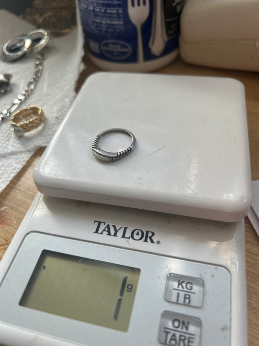 Dainty Sterling silver ring White stone 01502Q