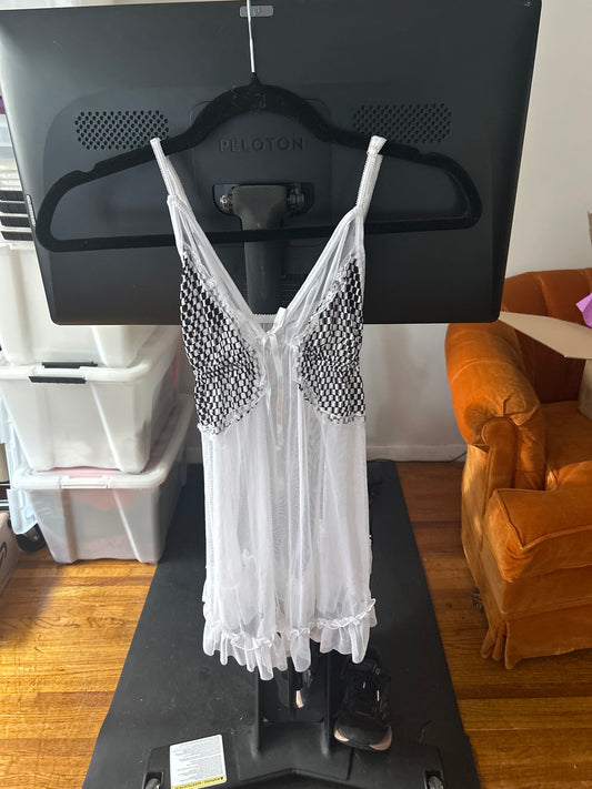 White frilly tank black and white mesh