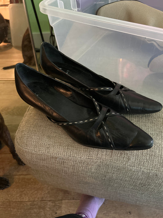 STREET RAT black pointed toe kitten heel