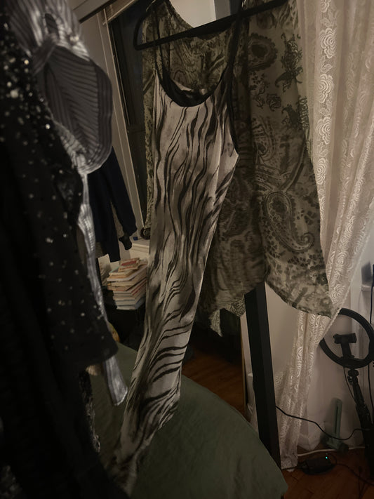 Isabel D black/white/grey dress