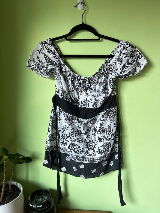 black/white cap sleeve top
