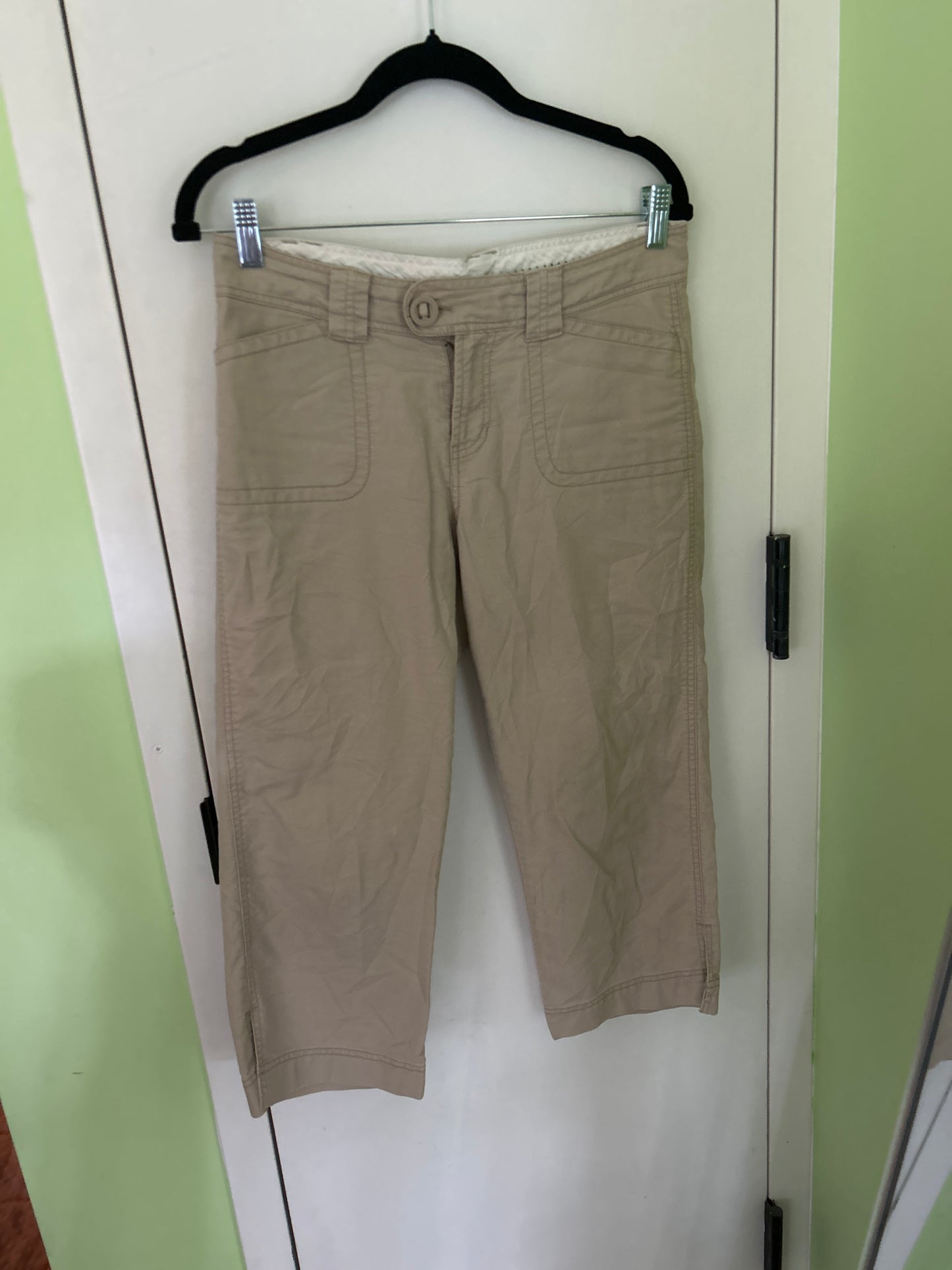 Tan capris