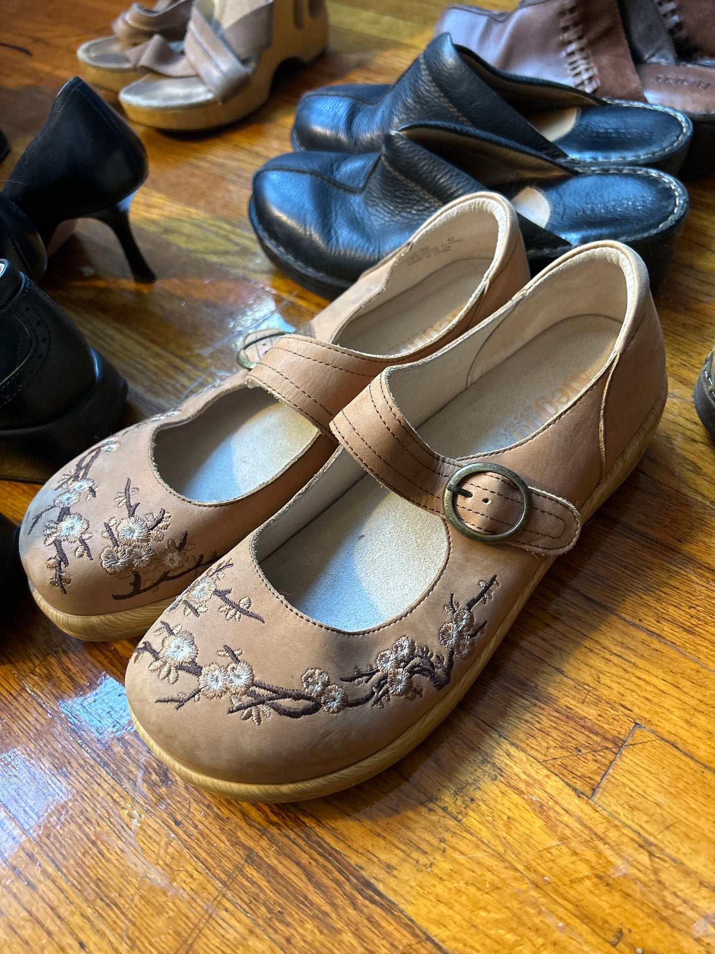 Street rat Brown embroidered loafers sz 10