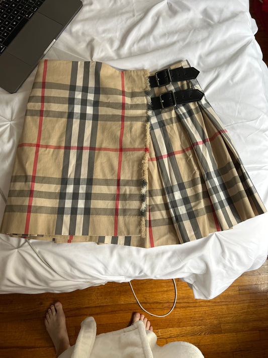 Burberry mini skirt