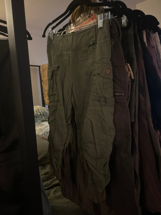 Laura Foretti army green capris