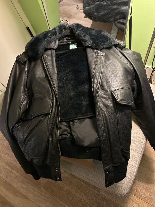 Leather bomber with lining
