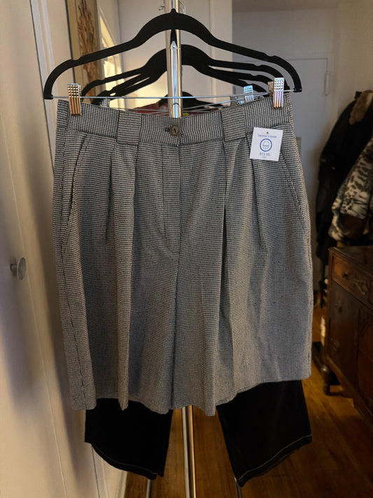 Pleated houndstooth long shorts