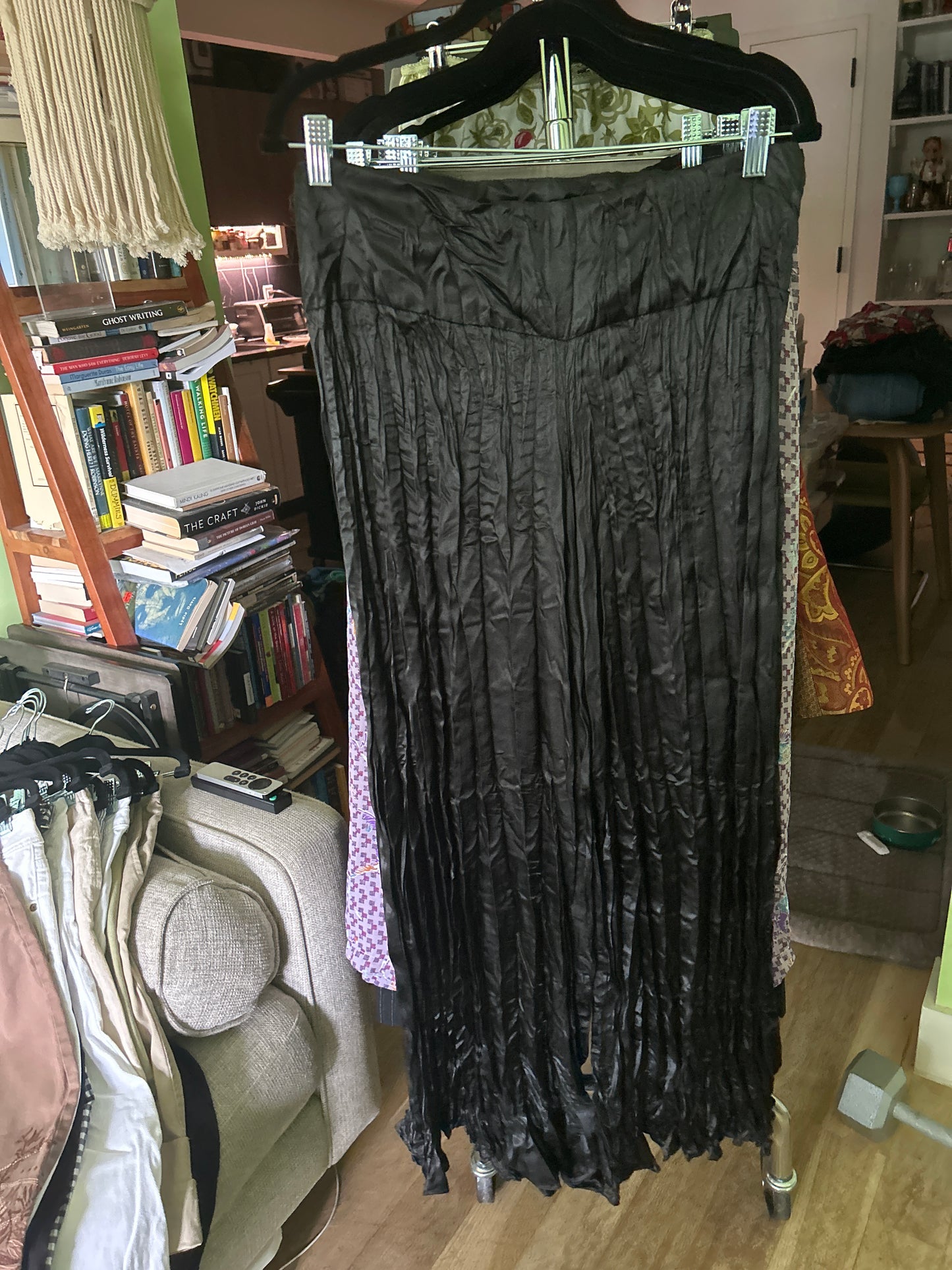 Black crinkle pants