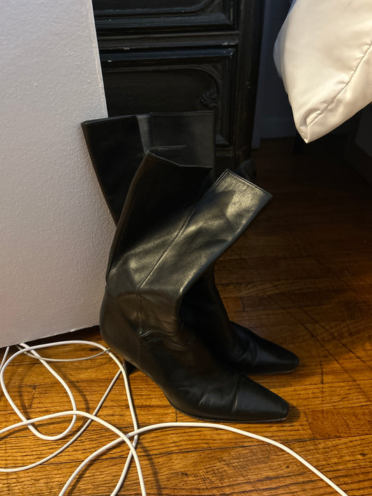 Black leather pointed toe boot