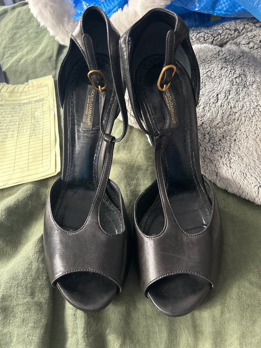 Dolce & Gabbana black peep toe JM 284