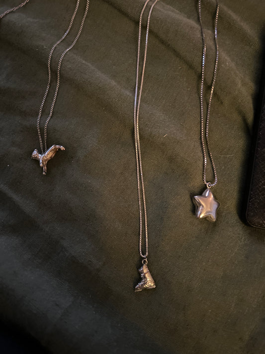 Hockey skate necklace 01503T