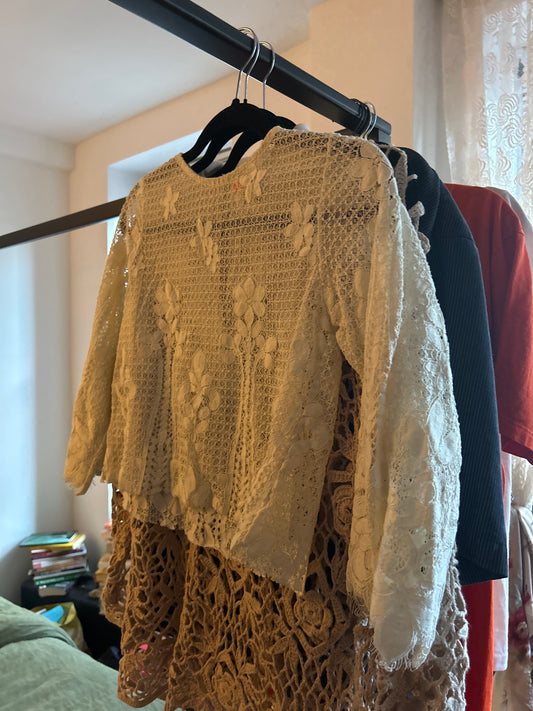 Crochet long sleeve cropped top