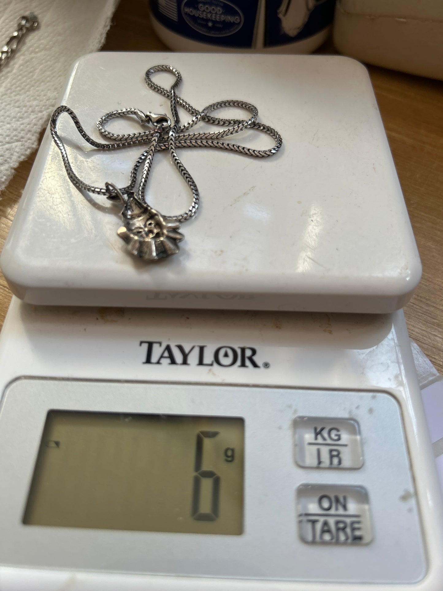 Sterling clown pendant with box chain 015033