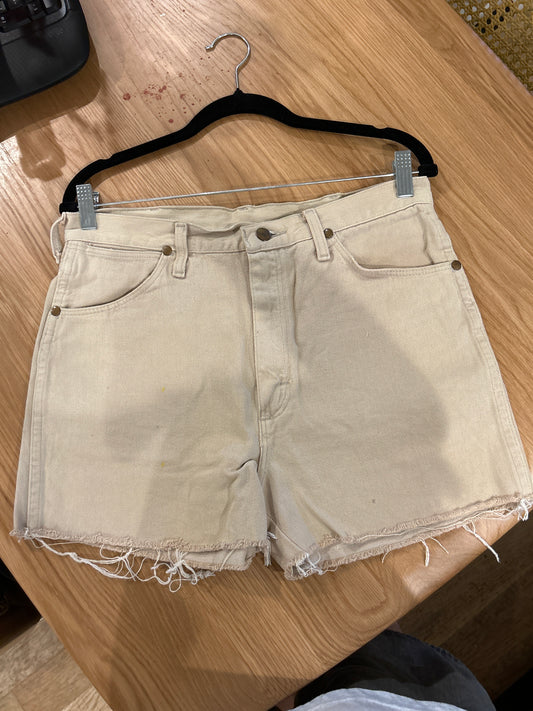 Wrangler cut off shorts in ecru