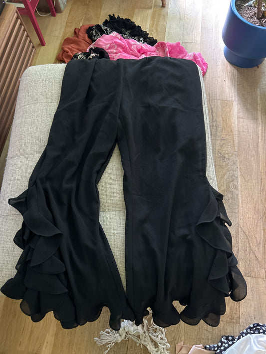Black pants with ruffle