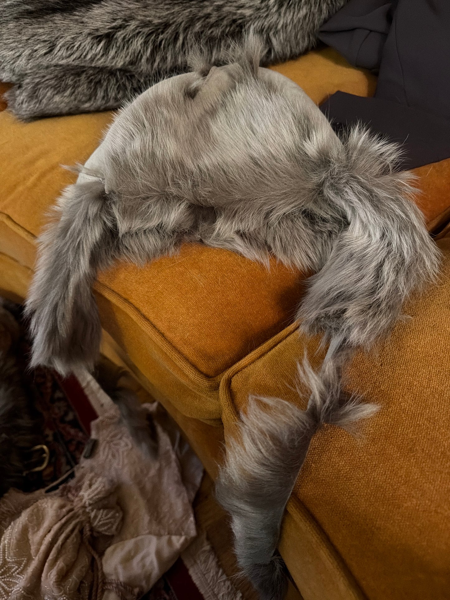 Grey suede/fur hat JM 85
