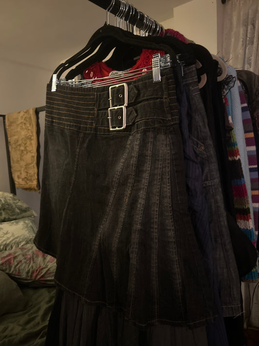 Dark denim midi skirt with two buckles