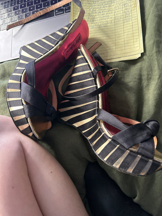 Betsey Johnson gold/black wedge heel JM 282