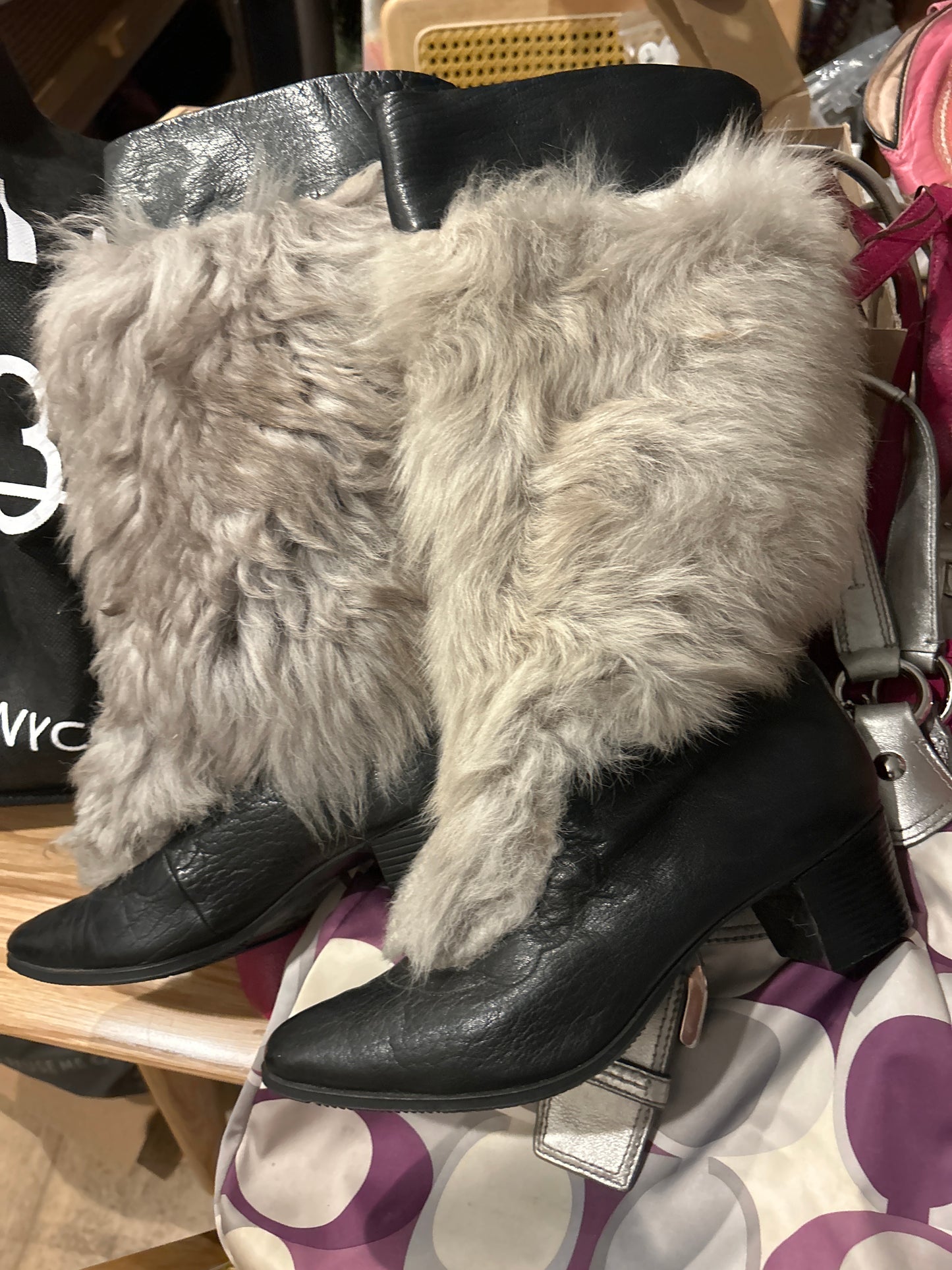 Boots with the fur