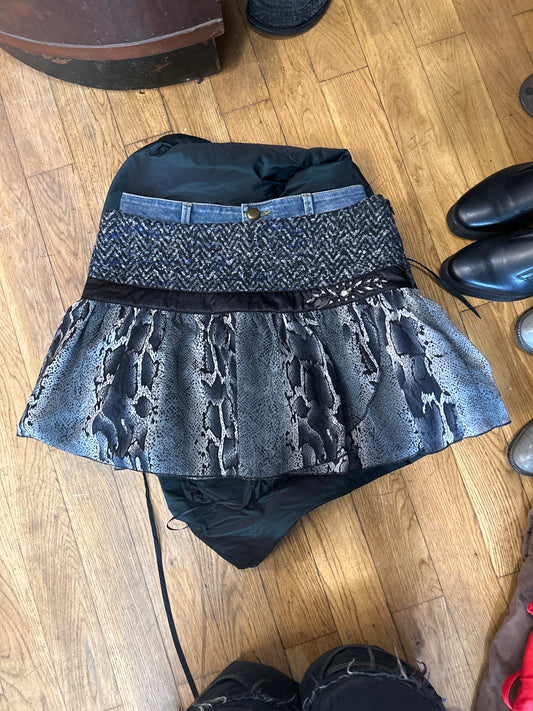 Blue snake skin/tweed mini skirt 01505E